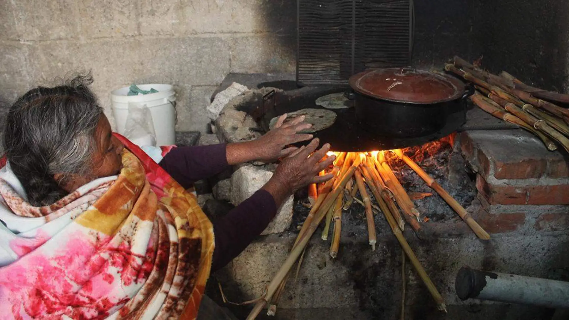 A los habitantes de San Miguel Espejo la llegada de la temporada de frío les hace resentir, aún más, las carencias que enfrentan todos los días